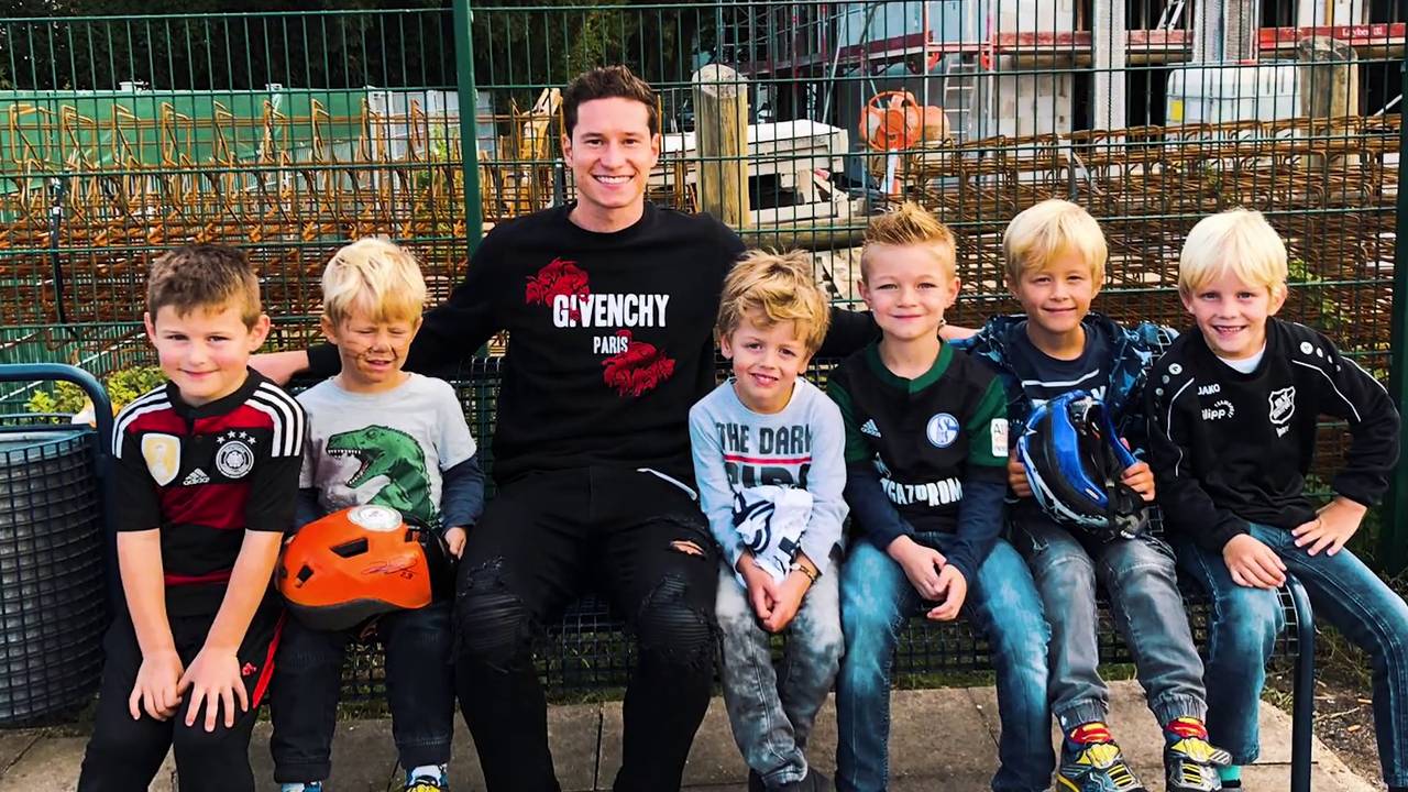 Julian Draxler unterstützt die Vereine seiner Heimatstadt Gladback mit Spende