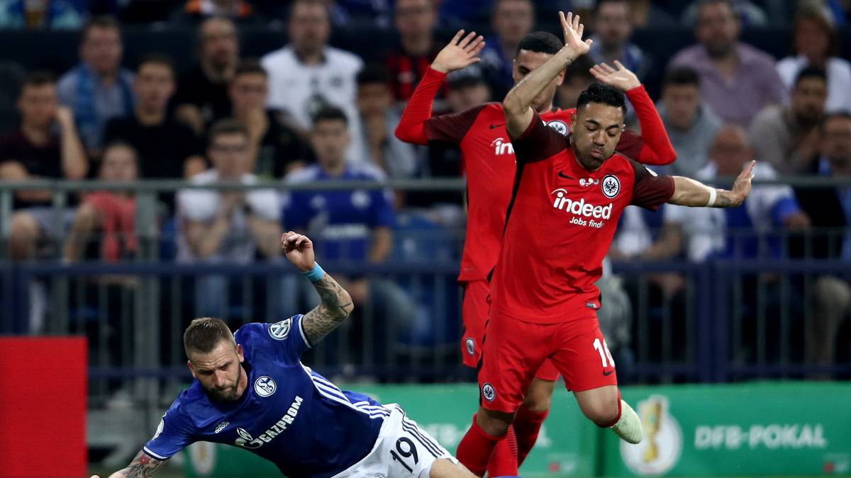 FC Schalke 04 v Eintracht Frankfurt - DFB Cup Semi Final