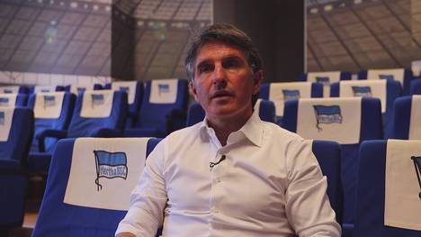 Während der Spielbetrieb aufgrund der Corona-Pandemie noch immer ausgesetzt ist, tritt Bruno Labbadia seinen Trainerjob bei Hertha BSC an. Der Neu-Coach erklärt, was genau diesen Start so schwierig macht.