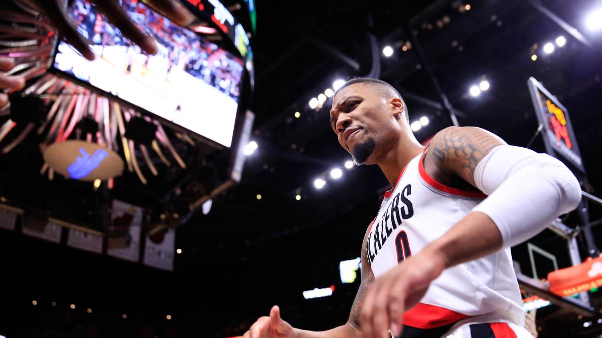 PLATZ 13 - PORTLAND TRAIL BLAZERS (35-26): Wieder einmal überraschen die Trail Blazers. Nach dem knappen Verpassen der Postseason im Vorjahr sieht es aktuell danach aus, als könnte Damian Lillard (Bild) sein Team in die K.o.-Runde führen. Vier Siege nacheinander bedeuten Rang sechs - Portland kratzt am Heimvorteil