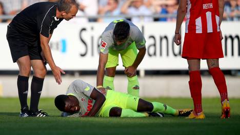 Kölns Jhon Cordoba zog sich gegen den TSV Steinbach eine Verletzung zu