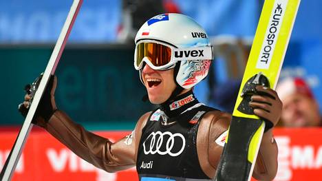 SKI-JUMPING-FOUR-HILLS