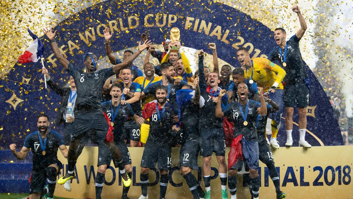 PLATZ 3 - Frankreich im Freudentaumel! Die französische Fußball-Nationalmannschaft krönt sich zum zweiten Mal nach 1998 zum Weltmeister. Die Equipe Tricolore gewinnt das WM-Endspiel im Moskauer Luschniki-Stadion gegen das Überraschungsteam Kroatien mit 4:2 und beschert die Aussicht auf eine große Zukunft