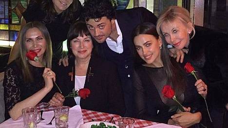 Irina Shayk amüsierte sich mit ihren Freundinnen in New York.