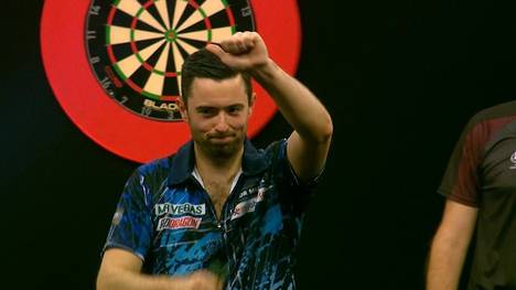 Luke Humphries gewinnt trotz Verletzung in beeindruckender Weise gegen Jurjen van der Velde und zieht ins Viertelfinale des Grand Slam of Darts ein.