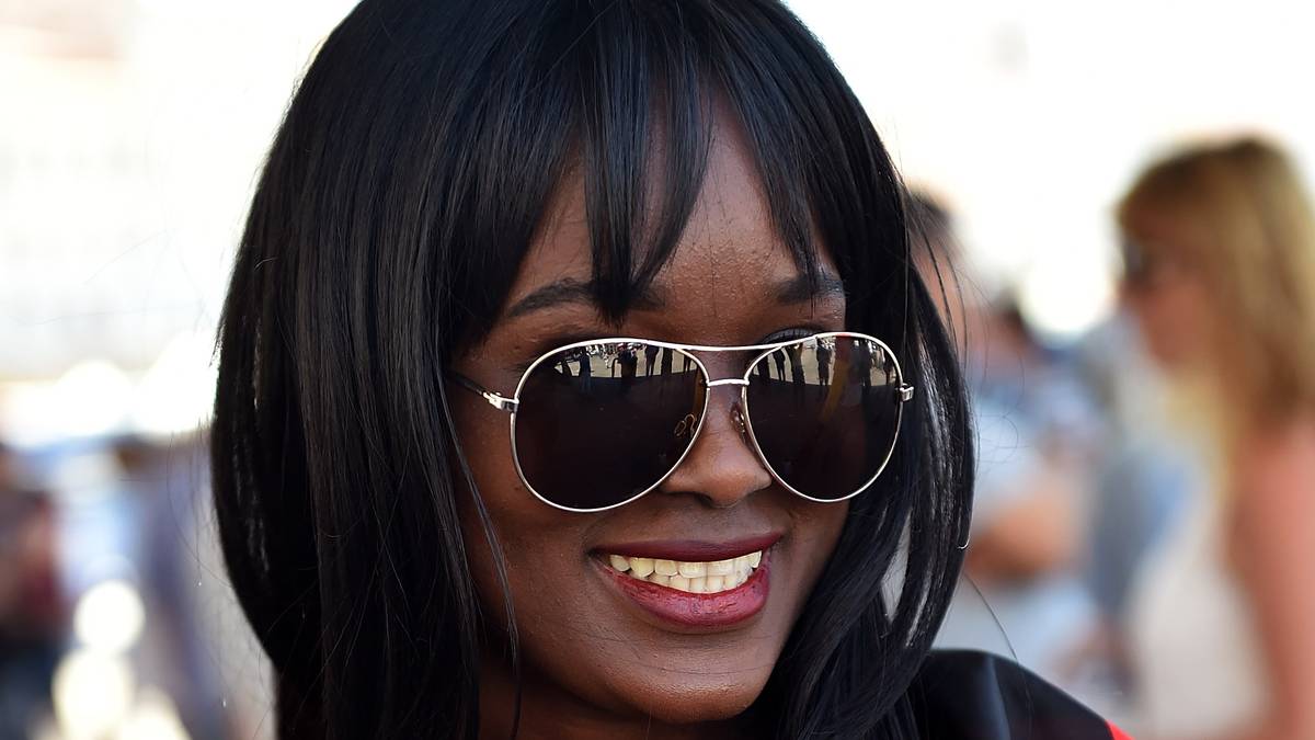 Gute Laune vor dem Spiel der Franzosen gegen Deutschland. In schwarz-rot-gold gekleidet geht es dem Spiel entgegen 