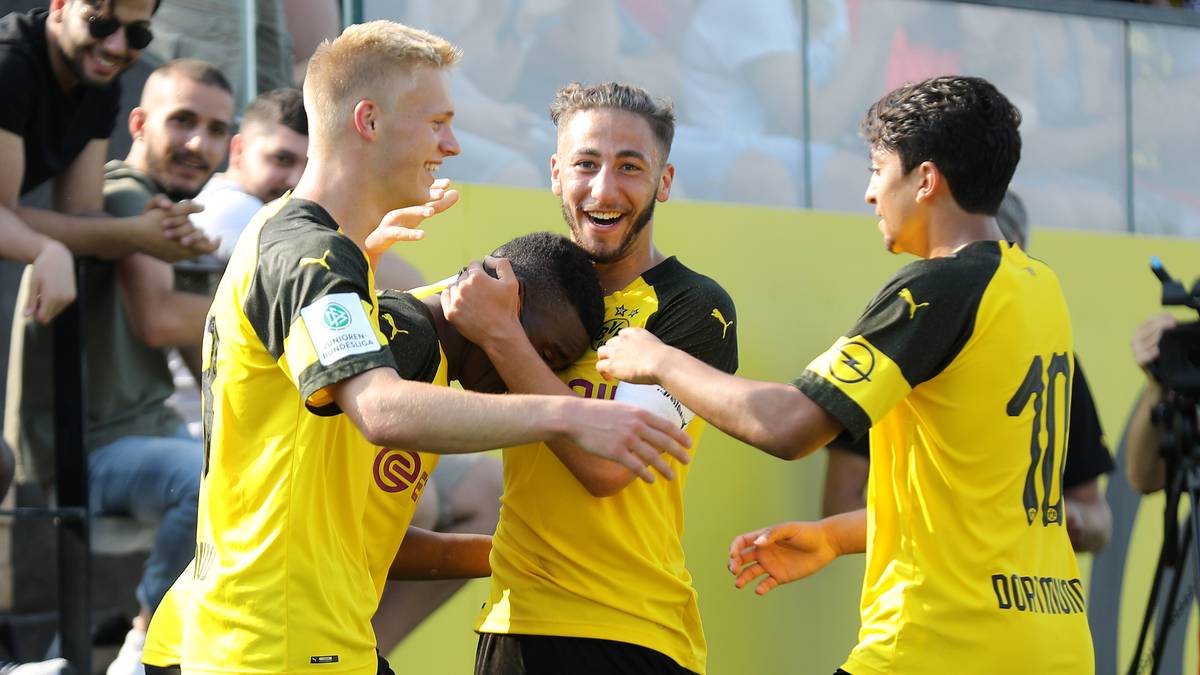 ALAA BAKIR: Der 17-jährige Bakir ist der Leader des Dortmunder U17-Teams. Neben seinen starken 13 Toren und acht Assists geht der Deutsch-Jordanier als Kapitän voran