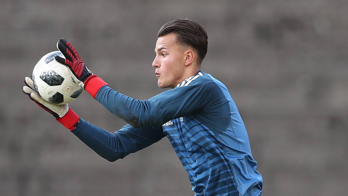 TIM SCHREIBER (RB LEIPZIG) - TORWART: Das Leipziger Eigengewächs spielte bereits in der U15 und U16 unter Bundestrainer Michael Feichtenbeiner. Er gilt als eines der größten Torwarttalente Deutschlands 