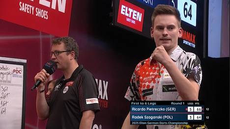 Ricardo Pietreczko gewinnt sein erstes Spiel bei der German Darts Championship gegen Geburtstagskind Radek Szaganski.