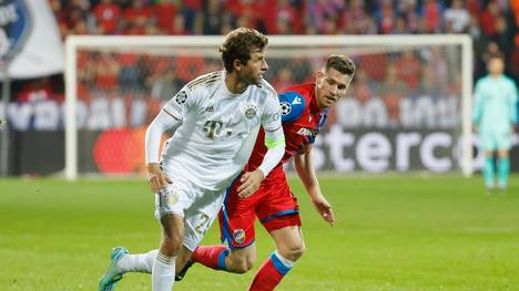 Thomas Müller (l.) pausiert wegen muskulären Problemen