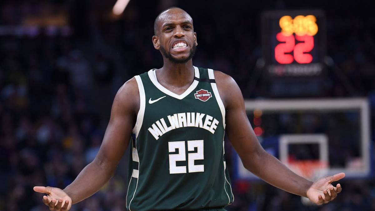 SAN FRANCISCO, CALIFORNIA - JANUARY 08: Khris Middleton #22 of the Milwaukee Bucks reacts after being called for a foul against the Golden State Warriors during the second half of an NBA basketball game at Chase Center on January 08, 2020 in San Francisco, California. NOTE TO USER: User expressly acknowledges and agrees that, by downloading and or using this photograph, User is consenting to the terms and conditions of the Getty Images License Agreement. (Photo by Thearon W. Henderson/Getty Images)
