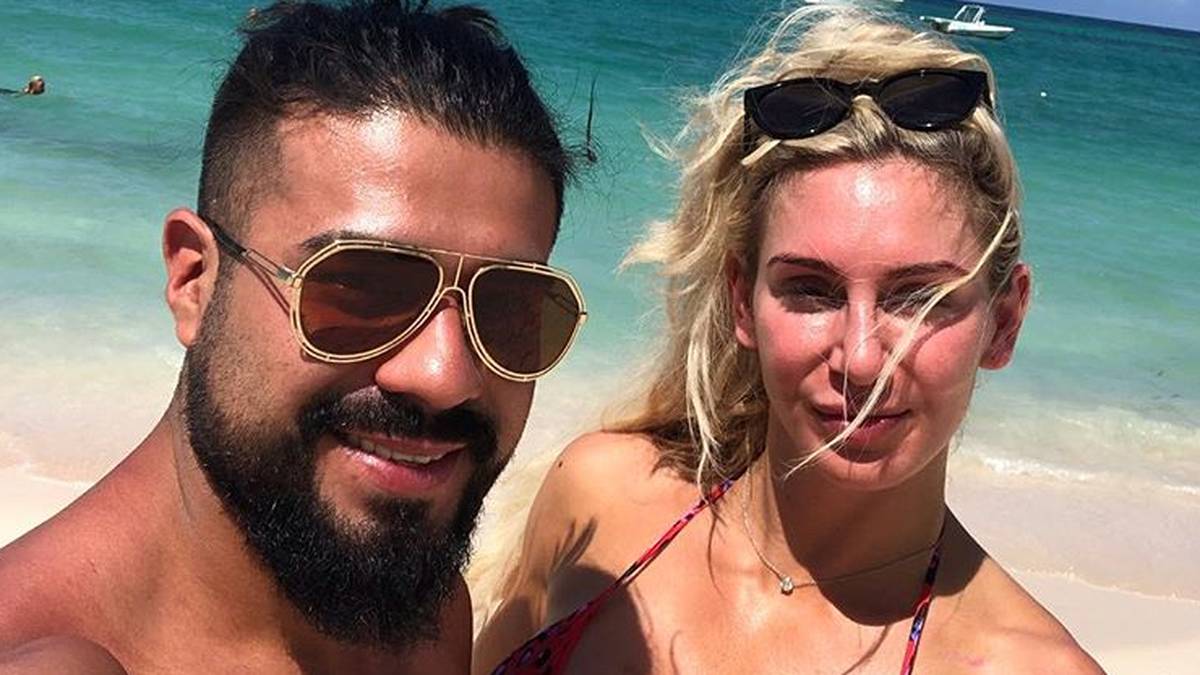 Lynchs Rivalin CHARLOTTE FLAIR hat bereits zwei gescheiterte Ehen hinter sich, 2019 hat sie sich wie Lynch frisch in einen WWE-Kollegen verliebt: den aufstrebenden ANDRADE