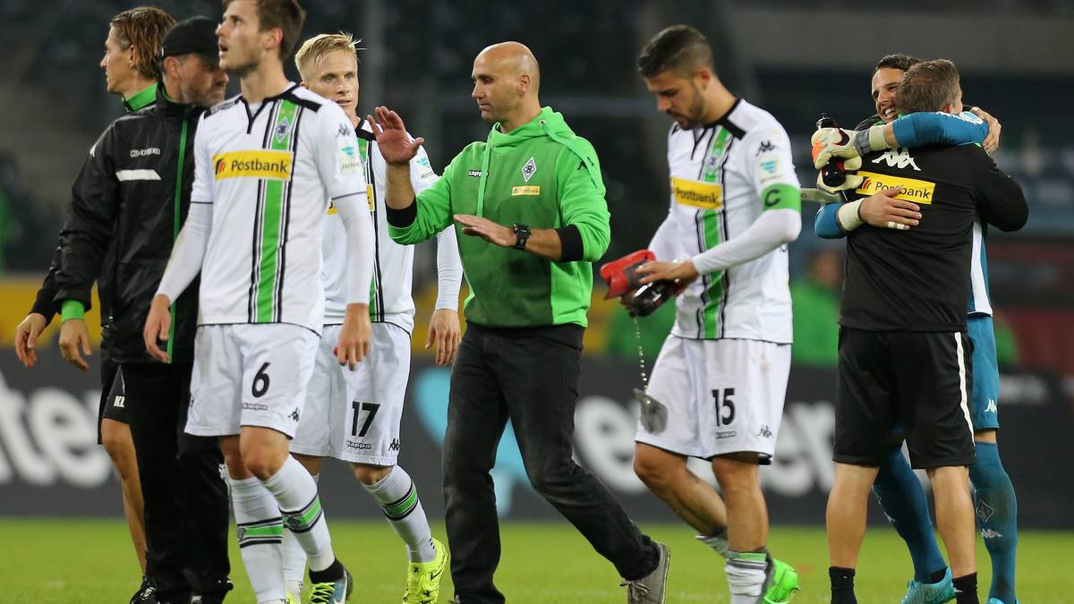 Borussia Moenchengladbach v FC Augsburg - Bundesliga