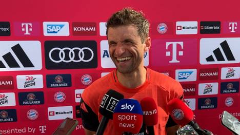 Thomas Müller wird bei der Klub-WM seine letzten Spiele für den FC Bayern machen. Wie es danach weitergeht, steht noch nicht fest. Im Mediengespräch scherzt der Ur-Bayer.