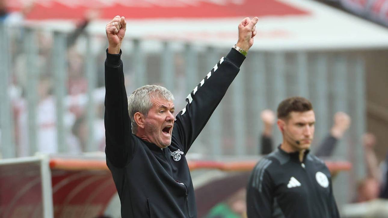 Friedhelm Funkel ist mit dem 1. FC Köln in die Bundesliga aufgestiegen