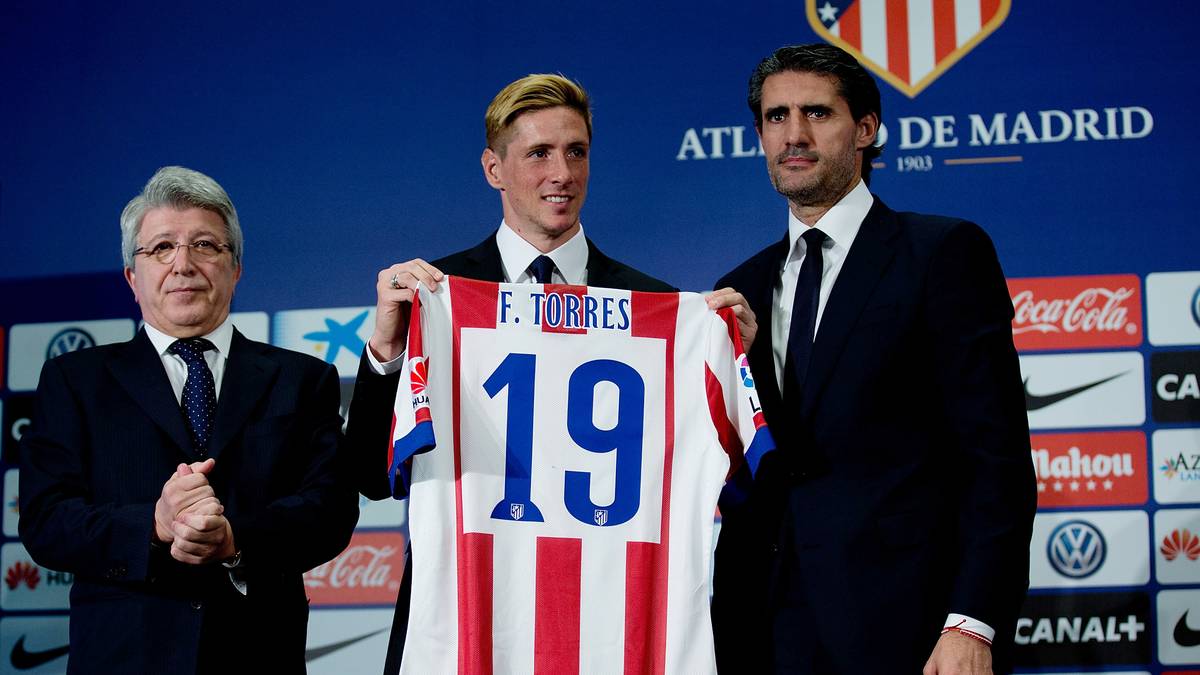 Zunächst für die Pressevertreter in Schale geschmissen, jubelten ihm später über 45.000 Zuschauer bei seiner Vorstellung im Estadio Vicente Calderón zu. Als 30-Jähriger war Fernando Torres zu Atlético Madrid zurückgekehrt und gewann zweieinhalb Jahre später einen weiteren Titel
