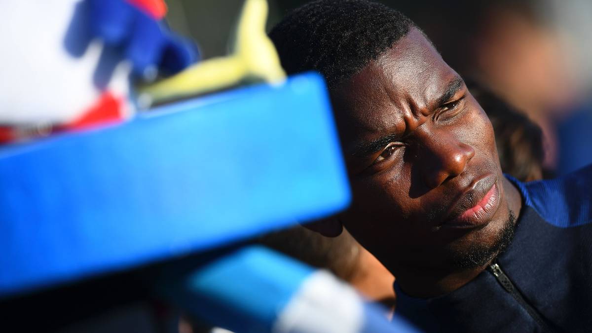 Paul Pogba ist der teuerste Fußballer der Welt. Rund 100 Millionen Euro hat sich Manchester United den Franzosen im Sommer kosten lassen - und damit sein Starensemble um einen weiteren klangvollen Namen erweitert. Doch hat United damit auch den teuersten Kader auf dem Globus?