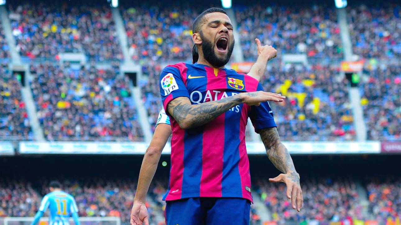 Dani Alves vom FC Barcelona ärgert sich