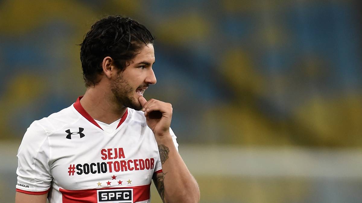 ALEXANDRE PATO (Corinthians Sao Paulo): Der Brasilianer steht kurz vor einem Wechsel zum FC Chelsea. Formel-1-Pilot Felipe Massa, ein guter Freund von Pato, hat auf seinem Instagram-Account den Transfer zum FC Chelsea bereits verkündet. SPORT1-Prognose: Einzig die offizielle Bestätigung steht noch aus - der Wechsel wird über die Bühne gehen