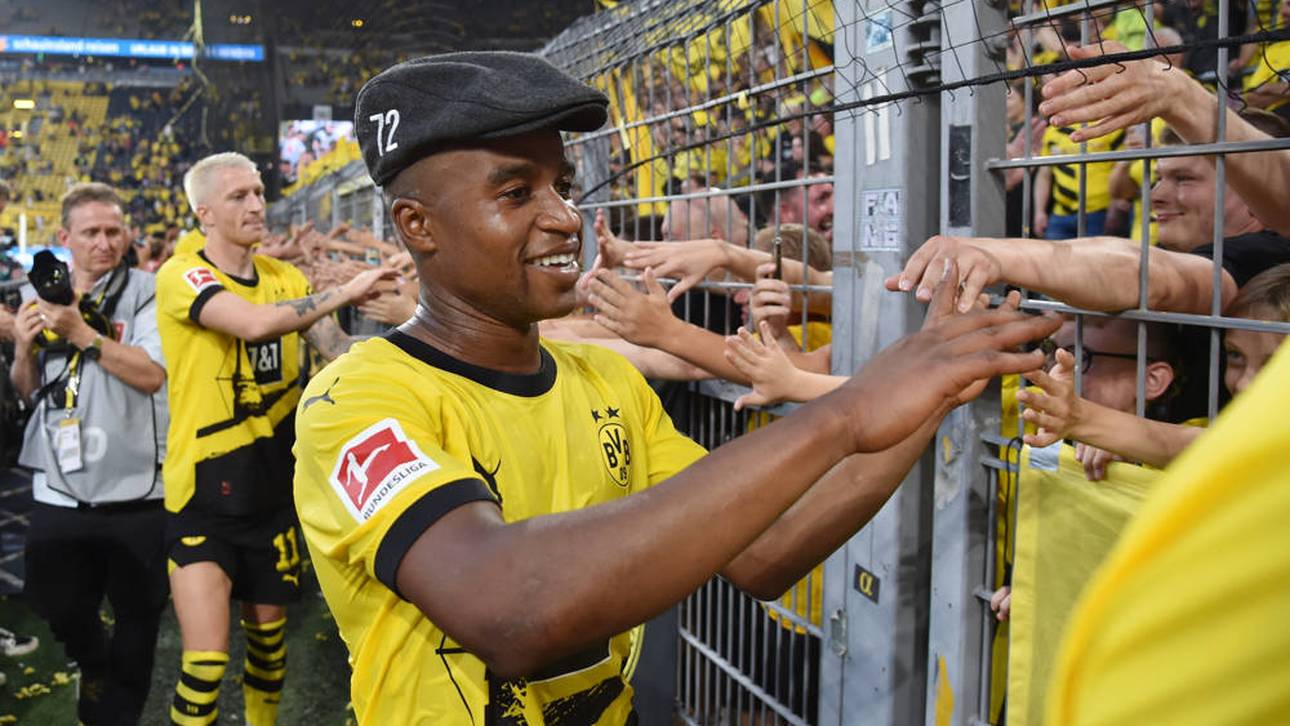 Youssoufa Moukoko freute sich sehr über die Mütze von Steffen Baumgart