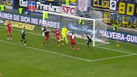 Der MSV Duisburg hat den 1. FC Saarbrücken in einer wilden Achterbahnfahrt mit 3:2 geschlagen und darf nun auf die obere Tabellenhälfte schielen.