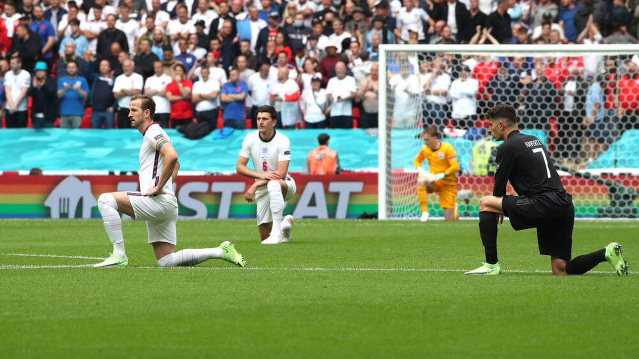 DFB-Elf kniet mit England