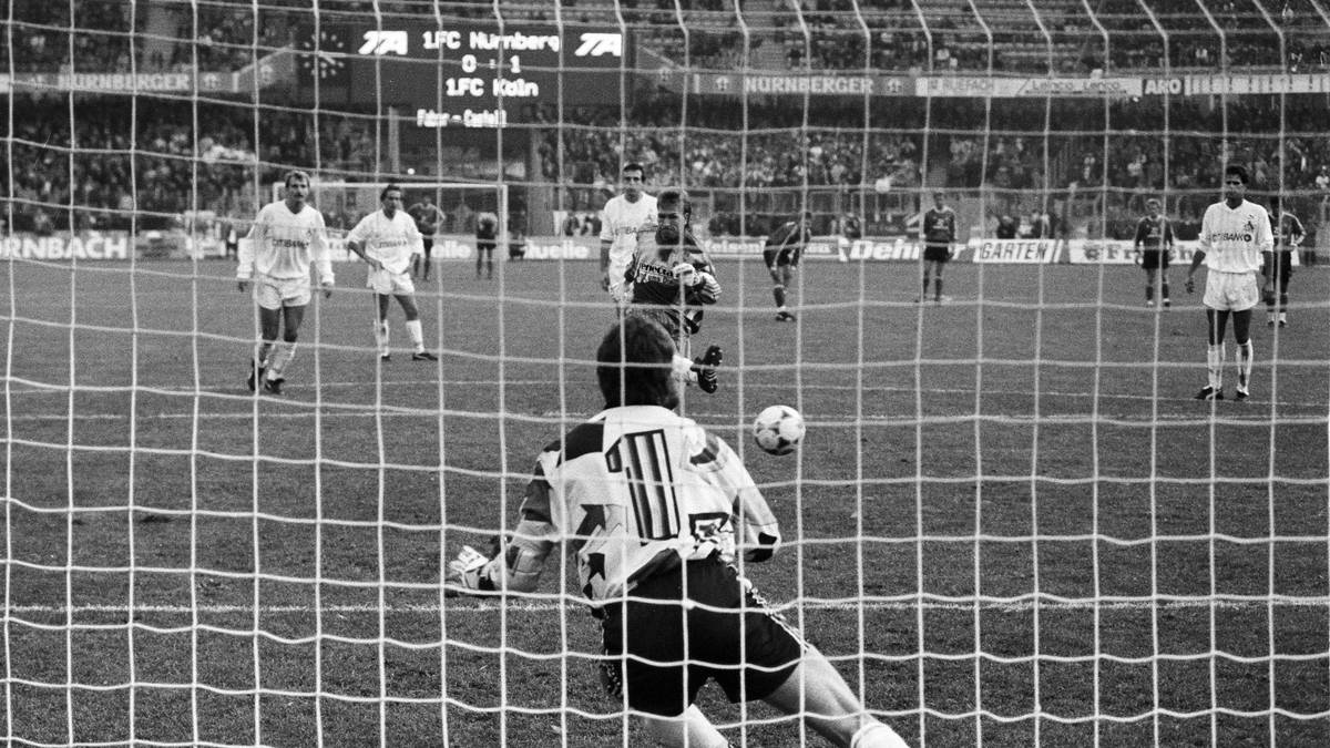 Die Anspannung ist für Andreas Köpke im Herbst 1992 ungleich höher. Nürnberg liegt gegen Köln zurück, als es Elfmeter für den Club gibt. Köpke nimmt sich den Ball und verlädt Bodo Illgner, seinen Konkurrenten in der Nationalmannschaft. Eine Saison später trifft Köpke erneut vom Punkt