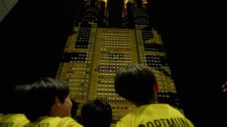 Der Aufenthalt von Borussia Dortmund in Japan wird spektakulär. Plötzlich leuchtet das Rathaus von Tokio in den Farben des Bundesligisten.