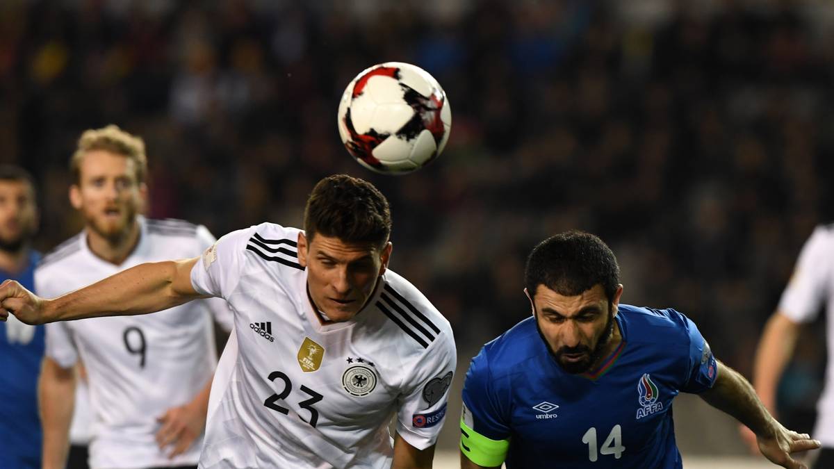 Kurz vor der Pause beschert er seinem Team jedoch per Kopf den 3:1-Halbzeitstand. Es ist sein 30. Länderspieltor
