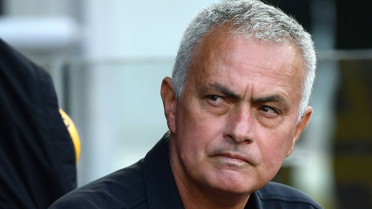 Gesperrter Mourinho leidet im Bus