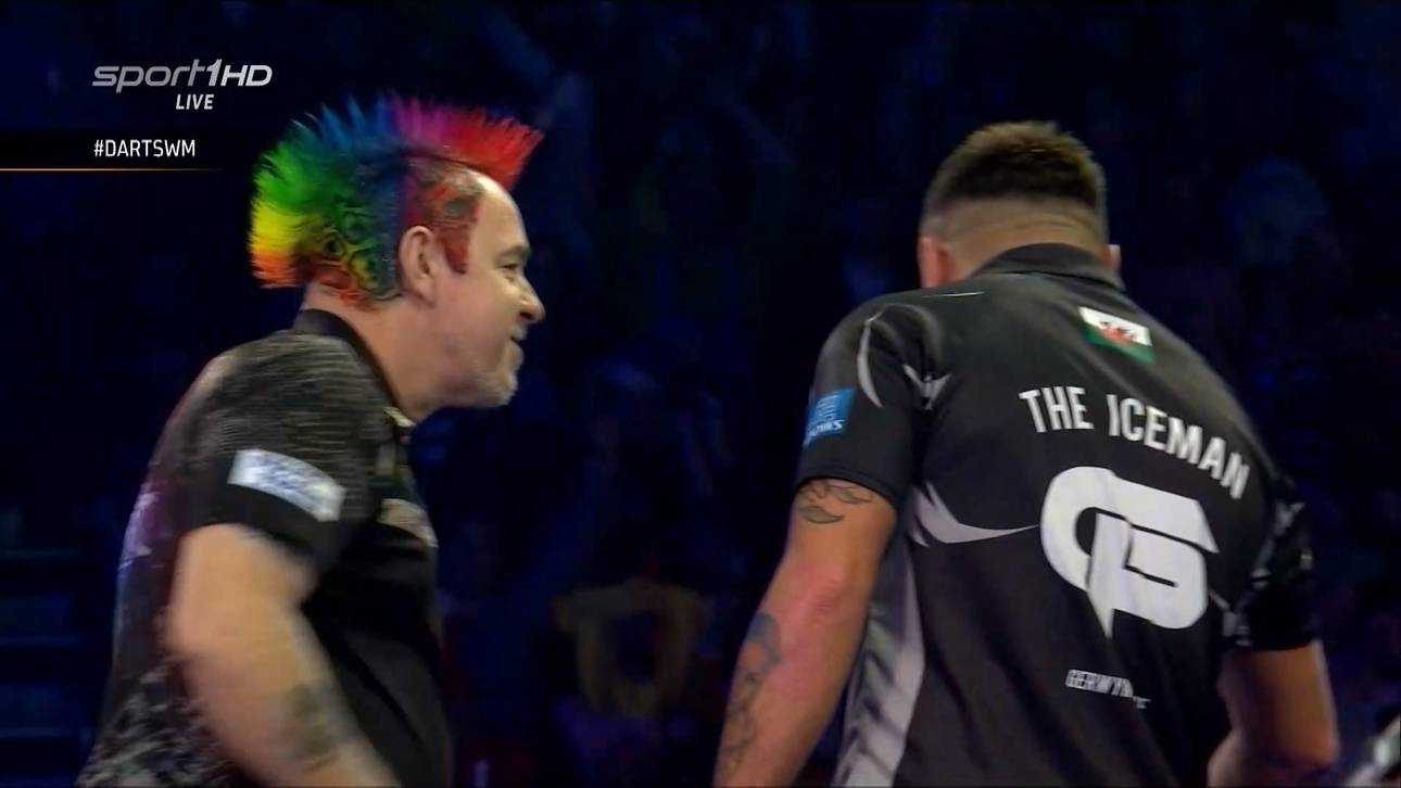 Wright (l.) rieb Price bereits den Gewinn des ersten Satzes genüsslich unter die Nase