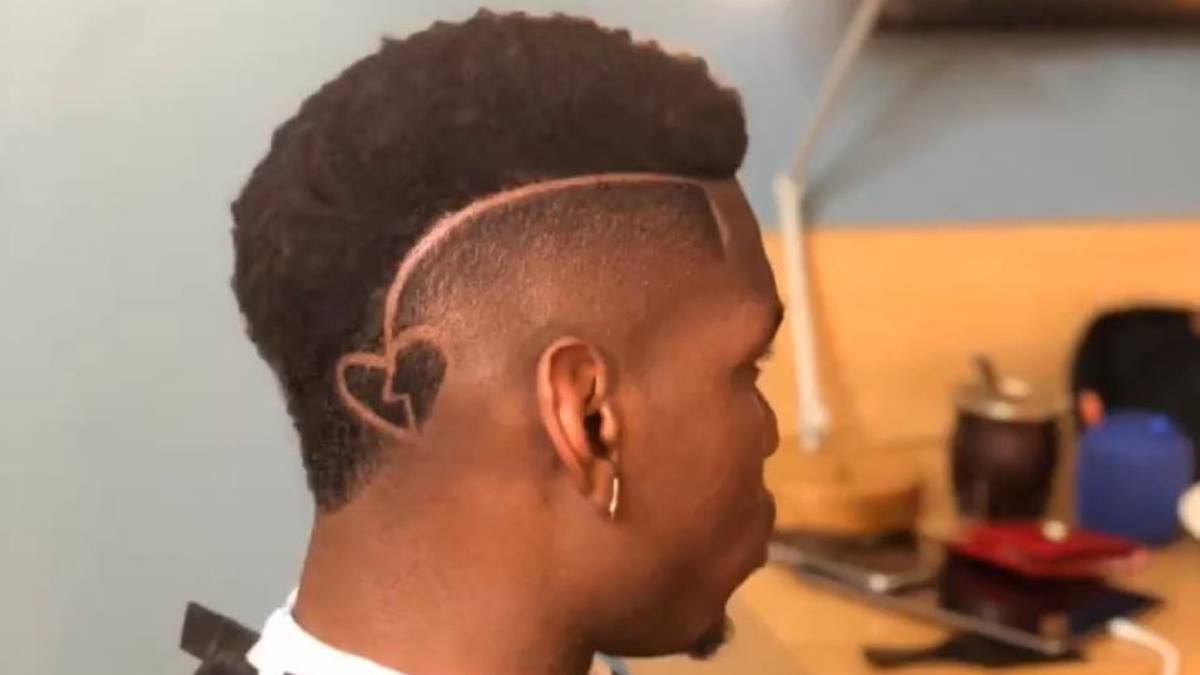 Paul Pogba geht gerne zum Friseur. Der Weltmeister und Star von Manchester United gönnte sich vor einiger Zeit einen neuen Haarschnitt und zeigt dabei Herz. Zum Bild schrieb der Franzose auf Twitter: "Break my heart I will still love you"