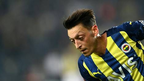 Mesut Özil von Fenerbahce Istanbul suspendiert