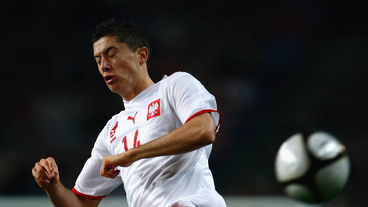 So gelangt Lewandowski ins Blickfeld der Nationalmannschaft: Am 10. August 2008 feiert Lewandowski sein Debüt für Polen gegen San Marino. Er entwickelt sich schnell zu einer Schlüsselfigur im Nationalteam