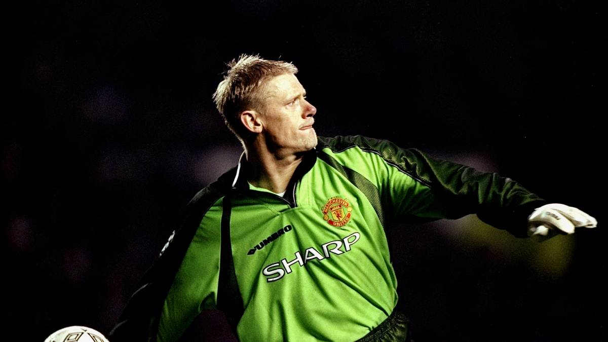 PETER SCHMEICHEL: Der Däne spielte von 1991 bis 1999 bei den "Red Devils" und blieb in 339 Spielen 155 Mal ohne Gegentor. Im Jahr vor seinem Karriereende lief er auch eine Saison für den Stadtrivalen Manchester City auf 