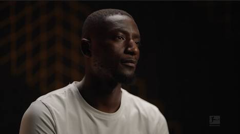 Serhou Guirassy gibt einen offenen Einblick über sein Verhältnis zu BVB-Trainer Niko Kovac und warum das jedoch zum Wohle aller ist. Zudem blickt der Stürmer auf den guten Saisonstart des BVB, die ungewohnte Situation mit dem FC Bayern und wie der BVB das zu seinem Vorteil nutzen muss.