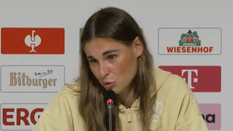 Jule Brand und Sjoeke Nüsken werden nach einer möglichen Regeländerung im Frauenfußball gefragt. Die Nationalspielerinnen klingen von der Idee wenig überzeugt.