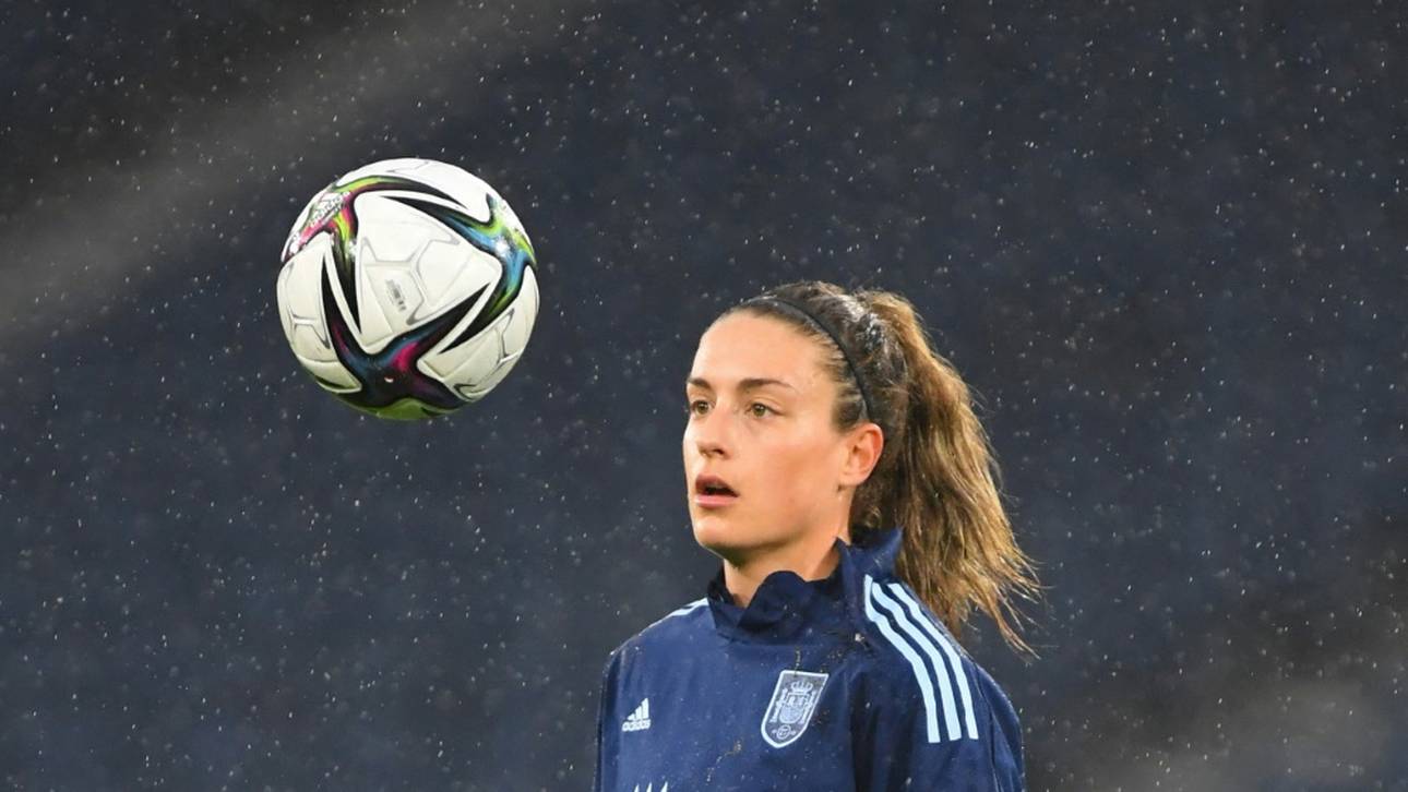 Spaniens Weltfußballerin droht auszufallen