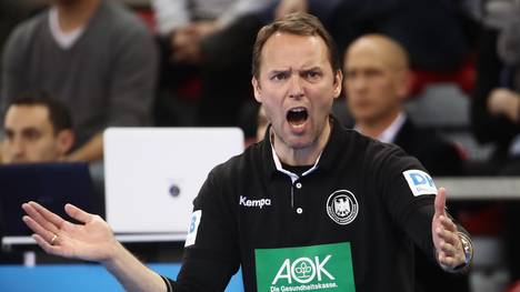 Dagur Sigurdsson feuert die deutsche Mannschaft gegen Ungarn an