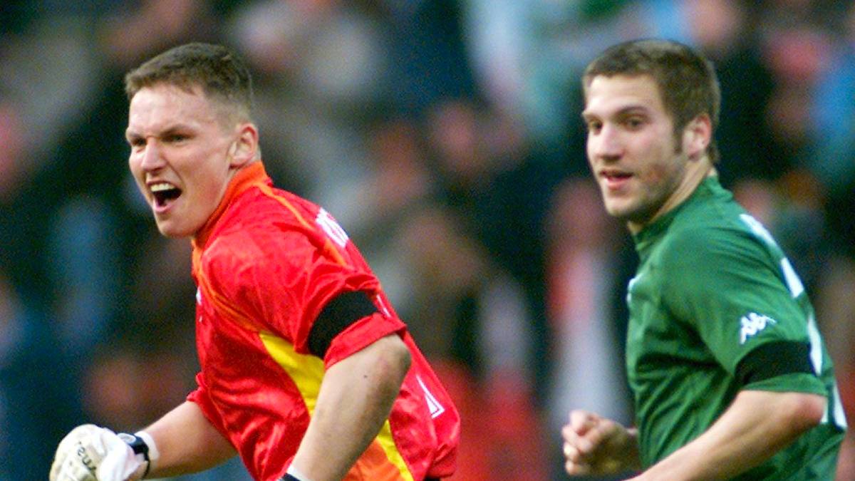 Es läuft die 90. Minute beim Spiel der Werderaner in Rostock im Frühjahr 2002. Bremens Frank Rost geht nach einer Ecke mit nach vorne und trifft zum Ausgleich. Kurios: Bremen gewinnt die Partie in der Nachspielzeit sogar noch mit 4:3