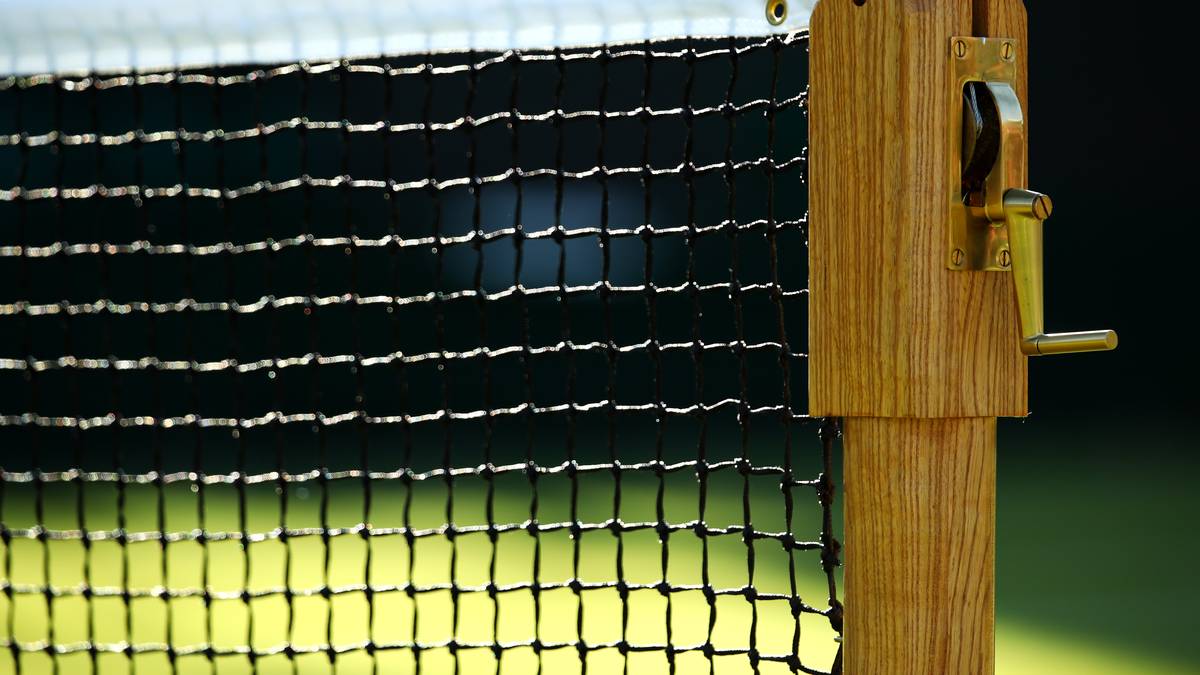 Auch das ist Wimbledon: Traditionell sind die Netzpfosten aus Holz ...