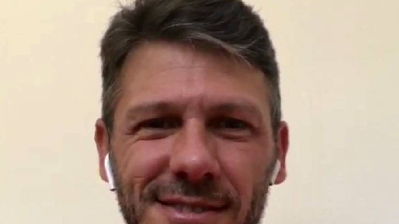 Martin Demichelis hält sich vorbildlich an die Corona-Vorschriften und führt das SPORT1-Interview mit Chefreporter Florian Plettenberg am Telefon