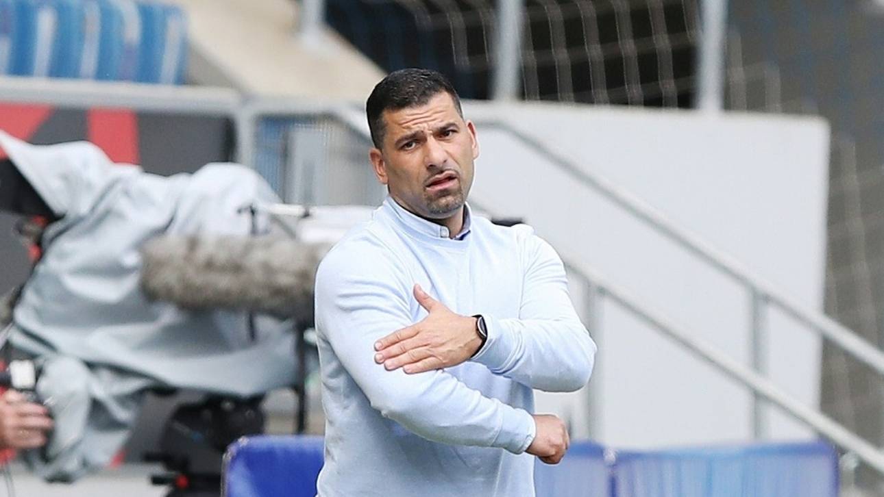 Schalke hält an Grammozis fest