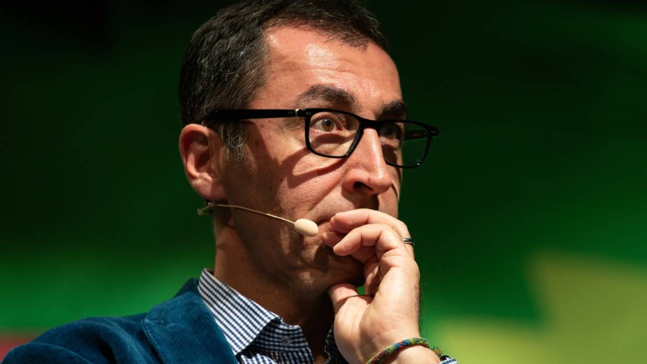 Özdemir: Weniger Geld für Großklubs