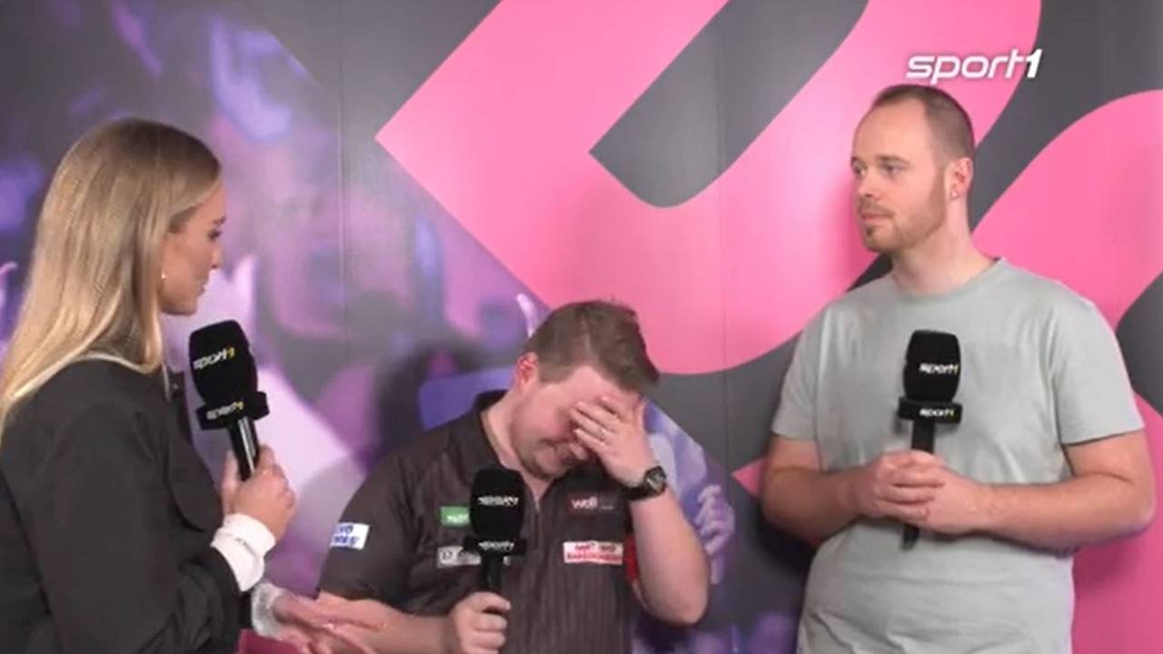 Darts WM 2024: Martin Schindler nach seinem Sieg über Jermaine Wattimena
