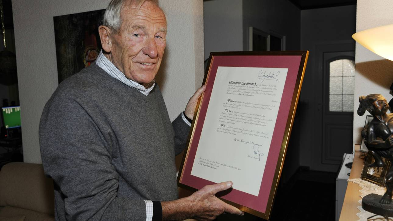 Zehnter Todestag: Gedenktafel für Bert Trautmann in Bremen