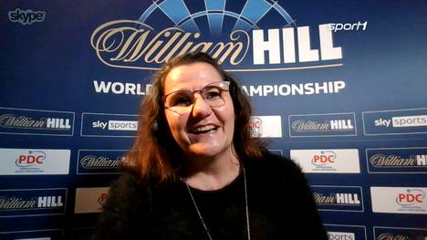 Pina Schmutzler, die Mutter von Darts-Sensation Fabian, berichtet im SPORT1-Interview von den ersten Tagen in London und von den Darts-Anfängen ihres Sohnes.