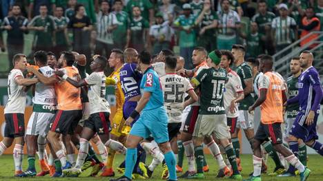 Im Spiel Palmeiras gegen Flamengo wurden die Spieler handgreiflich