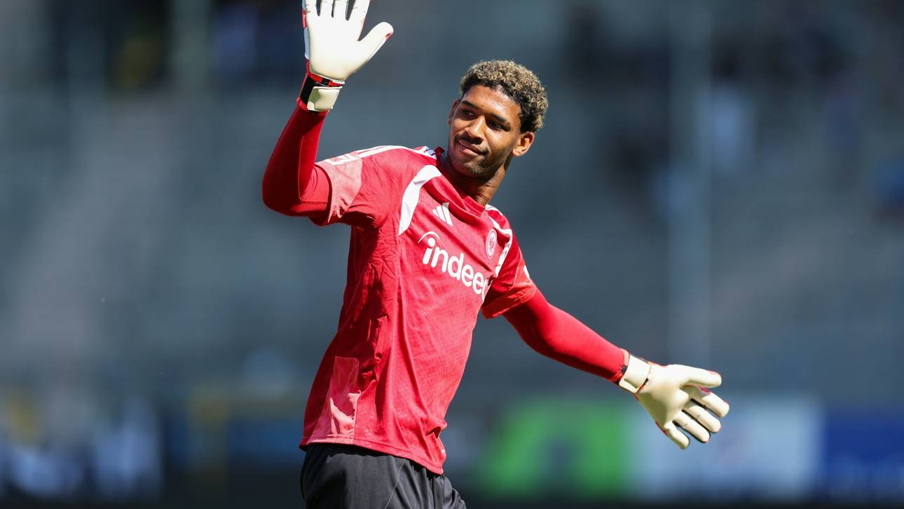 DFB-Pokal: Umstrittener Santos im Eintracht-Tor