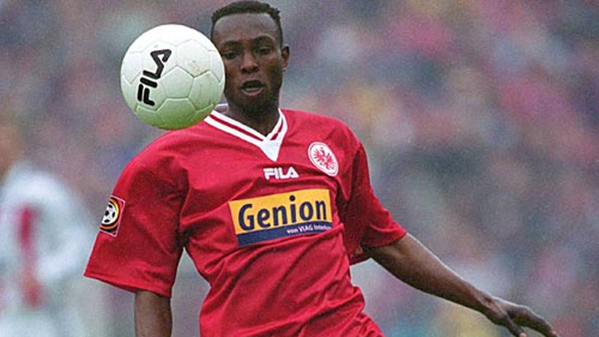 Eintracht Frankfurt sorgt für seine Spieler: Der Klub verpflichtete sich um die Jahrtausendwende vertraglich, der Frau von Rolf-Christel Guie-Mien einen Kochkurs zu bezahlen